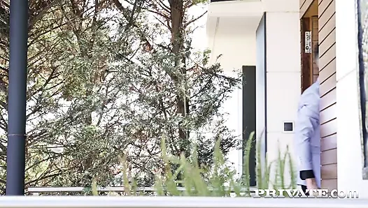 Tiffany doll nggak berhenti kalau dia lagi asik seks anal