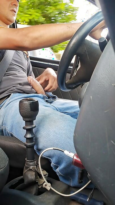 How I like to drive with my hand on the gearbox