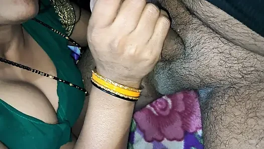 Indian hot bhabhi sucking dick in green