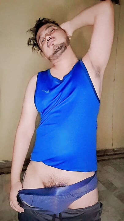 chaddi ke lund ka paani nikal gya