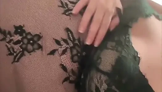 Kötü kız yatak istirahatinde