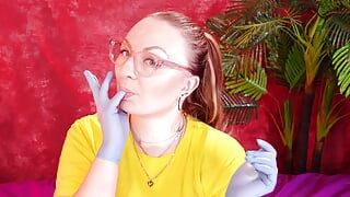 Asmr-video met medische Handschoenen vanNitride (Arya Grander)