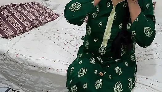 Indische stiefmutter erwischt stiefsohn beim