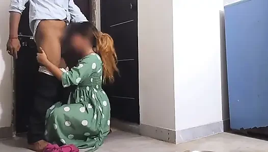 Office Me Ayi Hui Ladki Ne Apni Boss Ke Sath Chut Share Ki