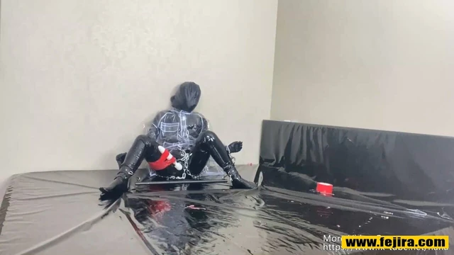 Fejira com Transparent raincoat self bondage