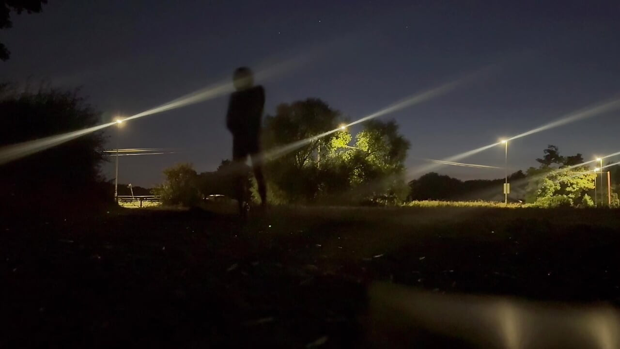 Ingen skjul fuld nøgen jerk wank udstilling for forbipasserende biler