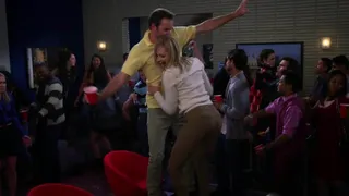 Beth behrs-2人の壊れた少女s06e05