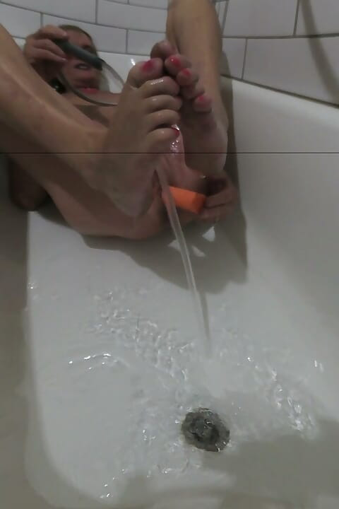 izzy Yum SEPTEMBER 2026 bathing masturbation