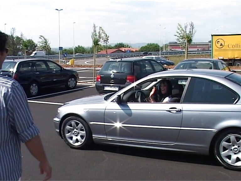 Beuatiful Italian cougar like fucking youn guys and get double penetration