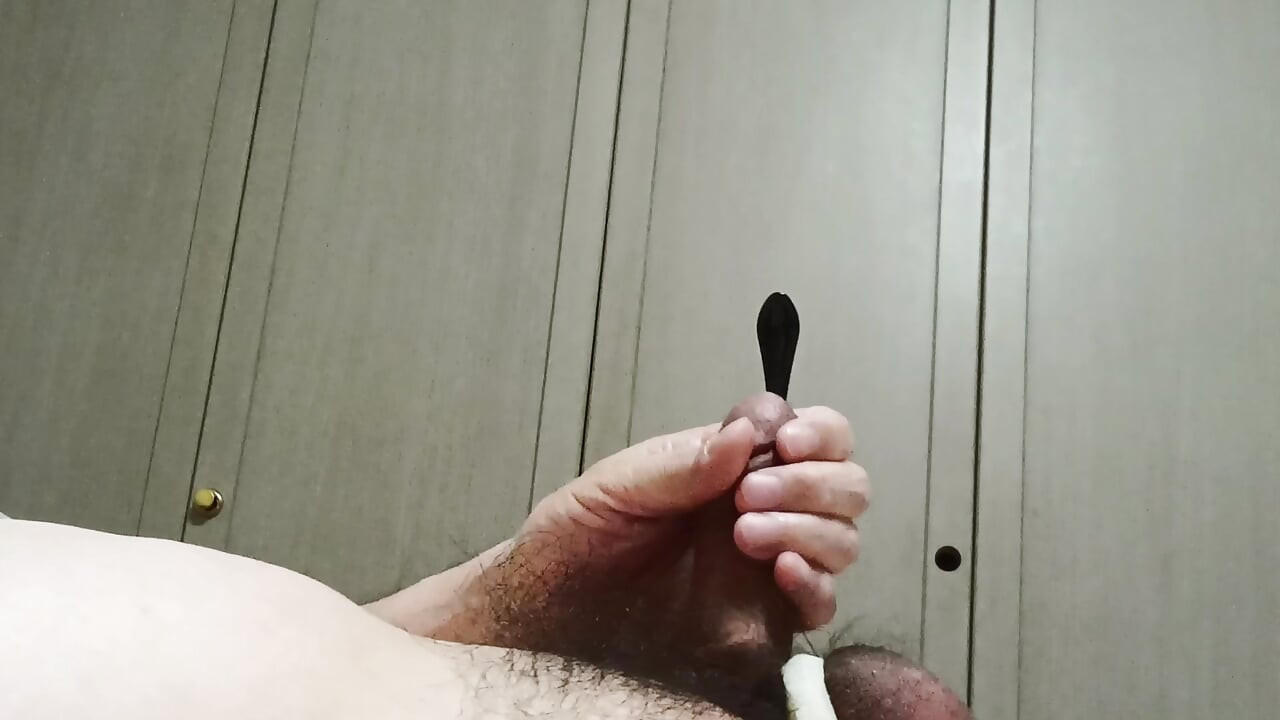 Soando várias masturbações de penetração na uretra
