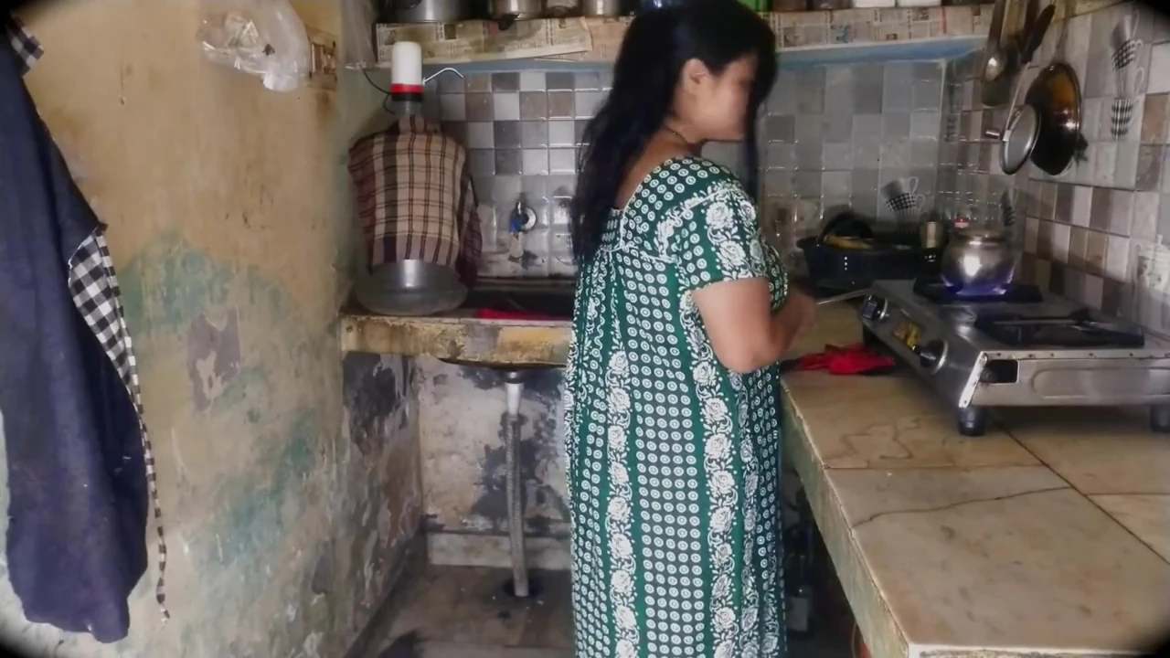 Desi Bhabhi Big Boobs Cleavage Tease in Kitchen Hot Indian Village Girls Exposed Hindi Video