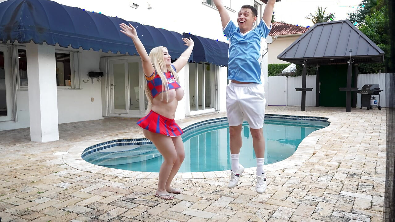 Sexy Cheerleader Stepmom Luna Angel Lets the Boys Smash