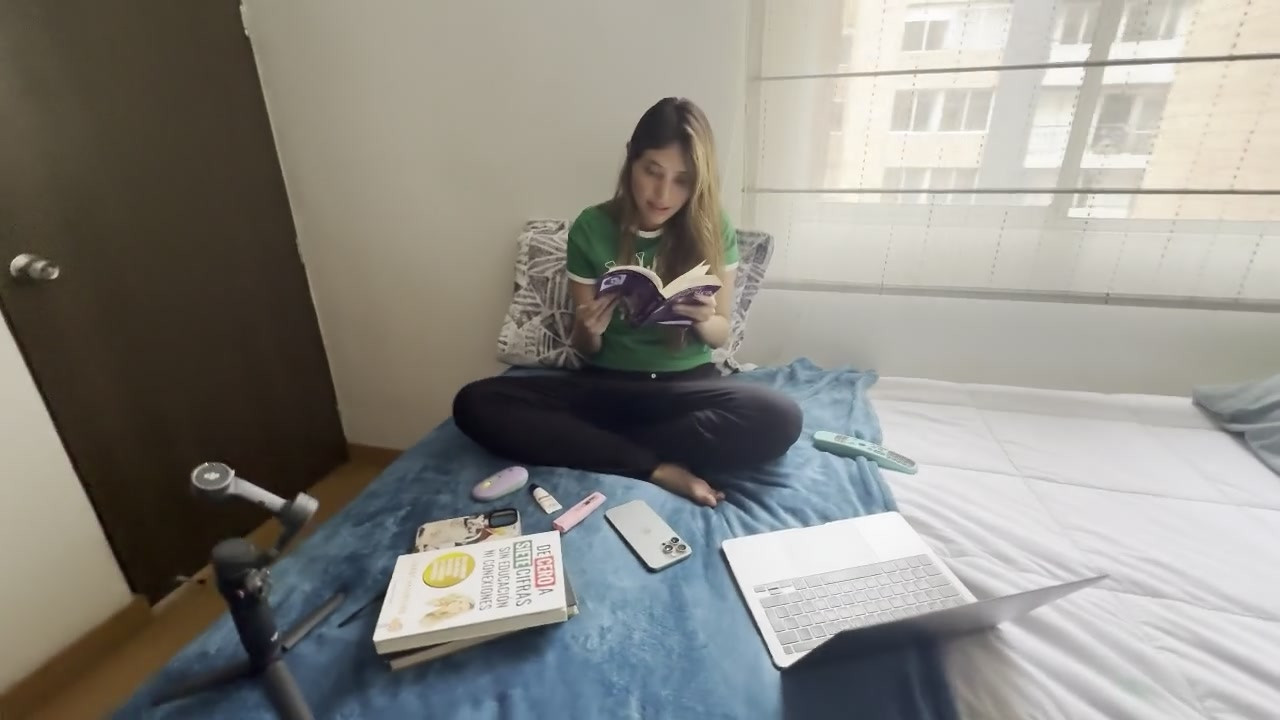 两个女大学生在房间里狠操