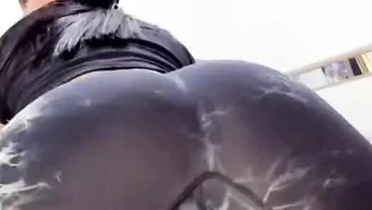Mein riesenarsch in sehr kleinen shorts