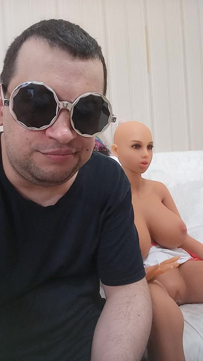 Vasile Mondialu the blonde good Romania returns with the pensioners' videochat 69