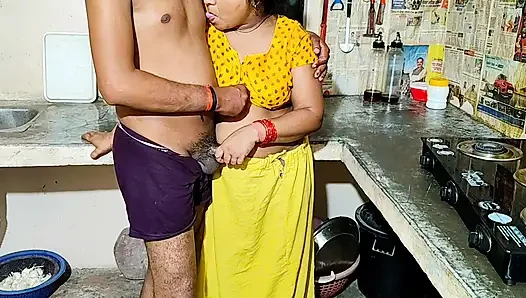 Bhabhi fuking neighbour boy's