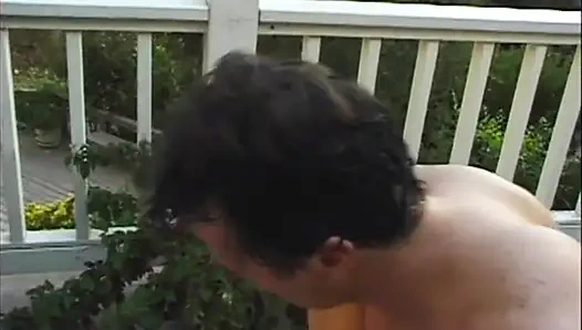 Винтажная блондинка наслаждается большим жестким членом в трахе на улице