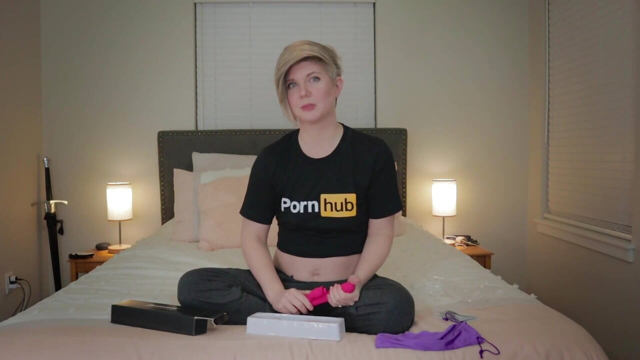 Unboxing en herziening van de pulserende konijnenvibrator uit Paloqueth met huisvrouw Ginger