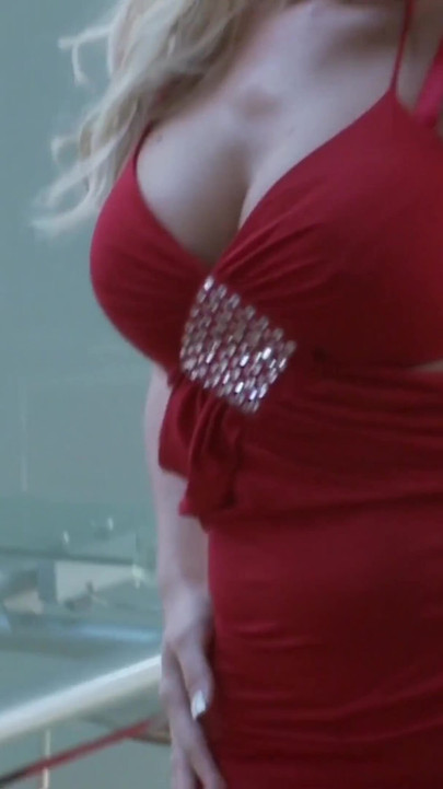 Blonde with a fresh face masturbates in this solo video