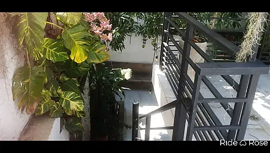 В ее деликатном теле есть что-то, что соблазняет тебя