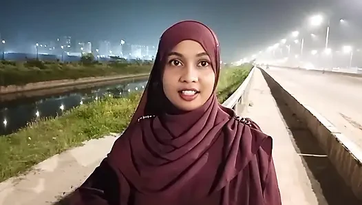 Video seks asli cewek berhijab dengan baju outdhoor di jalanan!