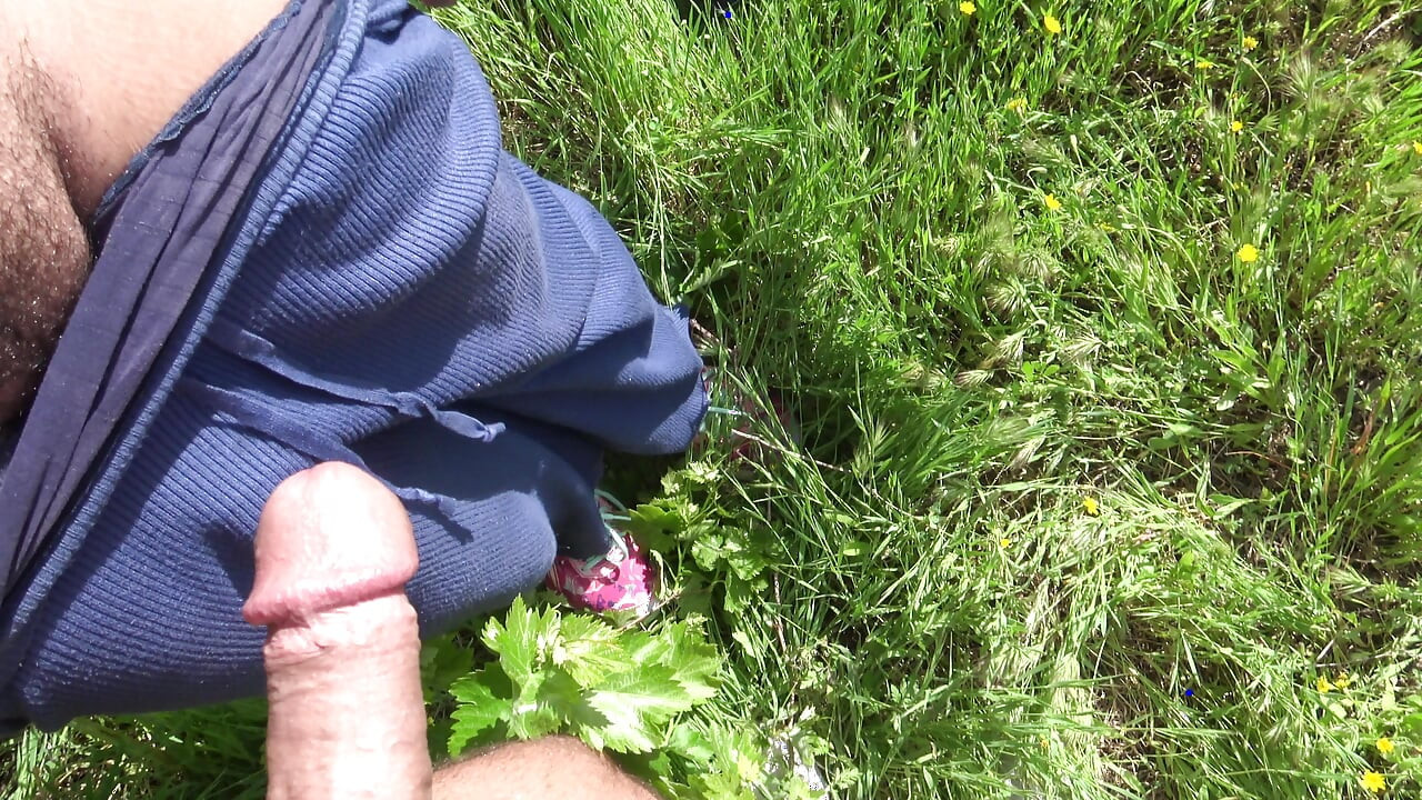 Nymphomaniac milf lets stranger cum on her hairy pussy in public