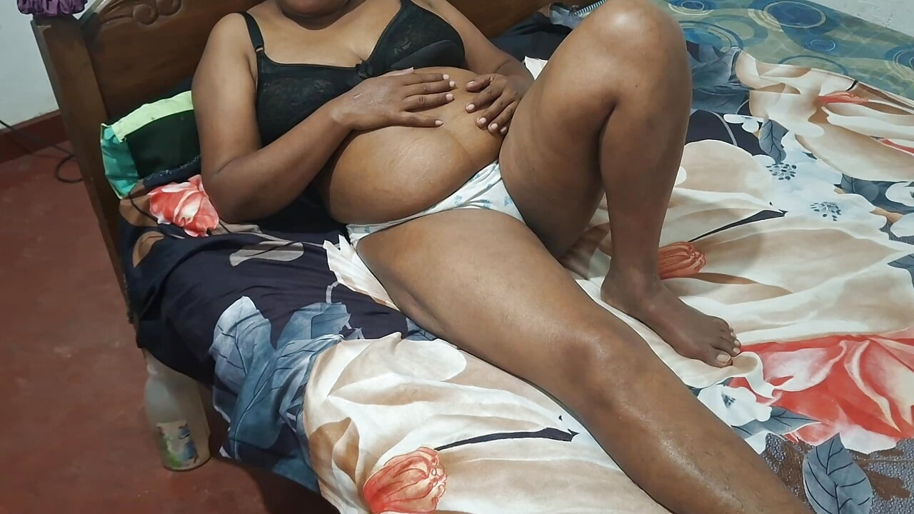 MOM Horny Brunette MILF homemade video