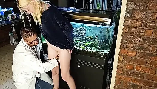 Finger fickt meine zierliche blonde freundin