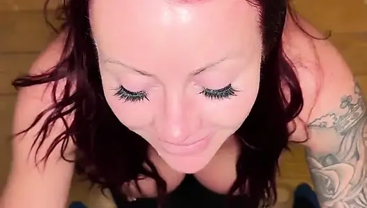 Zoe Grey ıslak sakso çekmeyi ve ağzına boşaltmayı seviyor