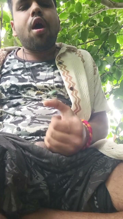 Van shetr men akela hone ke kaaran mainne ht aur seksi vidiyo dekhne ka phaisla kiya | klip 1
