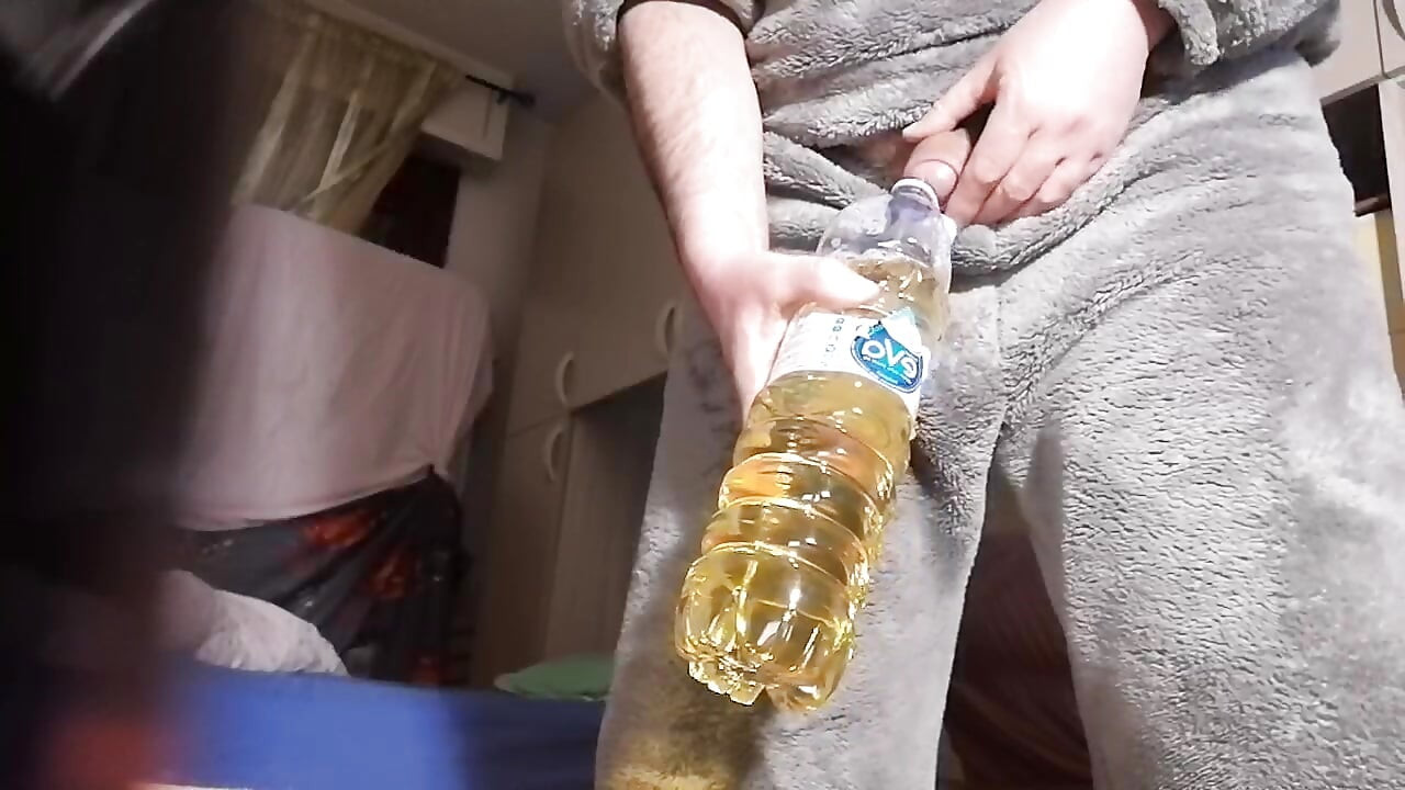 Eu quero gozar na xícara e beber meu leite quente!