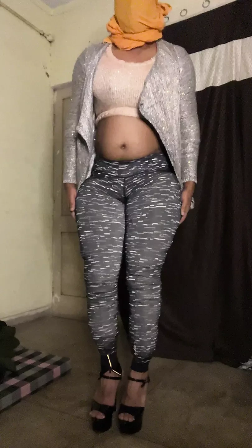 duży tyłek pokazuje clwavage wideo porno duże cycki ciasny cross dresser