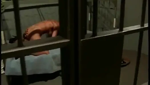Büyük memeli iki sarışın dildoyla oynuyor
