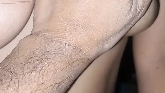 Adikku lagi asik pulang dari pesta ulang tahun