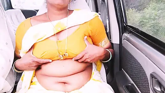 Pembantu India di dalam mobil sama mafsa rumah tangganya Telugu Dirty Talks.