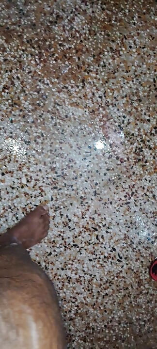 Cowok berondong india dientot habis-habisan sama kontol besar sampai tangannya di kamar mandi