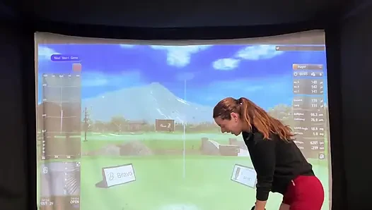 Ich versuche, golf in einem Simulator mit meinem Lush in! Der versuch, nicht zu kommen, während ich schwinge!