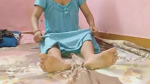 REAL BHABHI FUCKED BY DEVAR EARLY MORNING WHEN BHABHI CAME TO WAKE UP AND SAW STANDING BIG DICK(HINDI AUDIO)