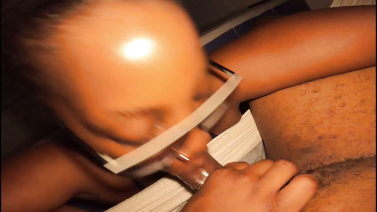 뚱뚱한 의붓누나가 포르노 인플루언서, 야외 욕조 풀에서 자신감 넘치게 의붓동생의 큰 자지를 깊숙이 빨아대는 장면 - Mastermeat1