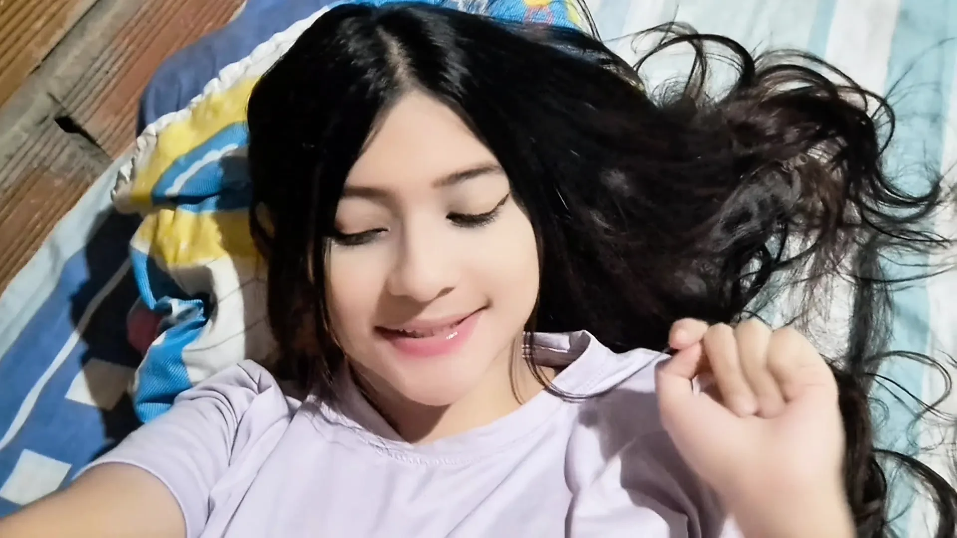 हे भगवान, तुम्हें कितनी स्वादिष्ट चूत पसंद है कि मैं अपने कपड़े कैसे उतारता हूं