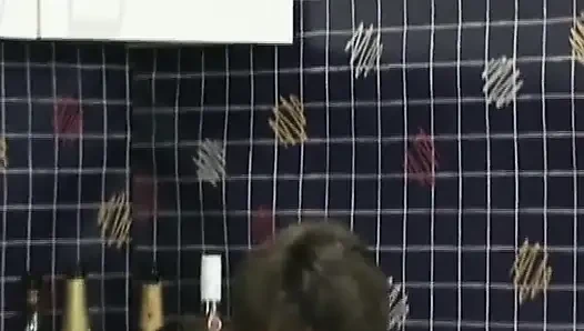 Seni memnun etmek için burada olan Alman sürtüklerle fetiş çiş seansı