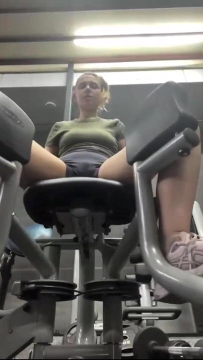 Jucielussie do public show in the gym | Clip 1