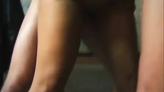 Büyük memeli çekici orta yaşlı seksi kadın dörtlü sekste sikiliyor