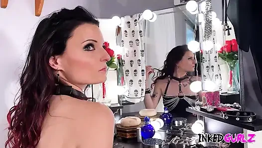 Татуированная Gurlz - 2 татуированные крошки трахаются Hard пареньком-рокером