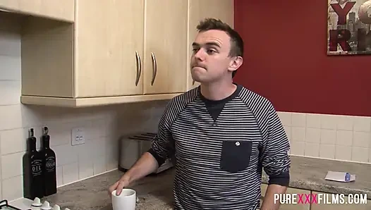 Дряблая падчерица прыгает с