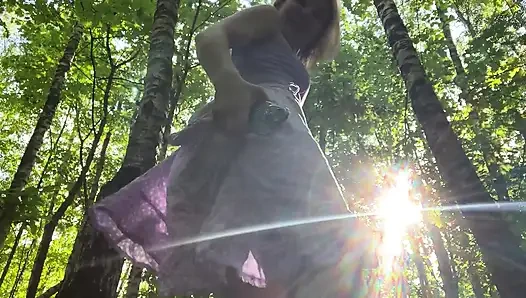 Amımı yemekle dolduruyorum ve yürüyüşe gidiyorum