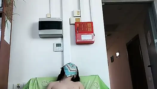 Natalya nova - exklusiver 6-minuten-büroclip, ein sexy und masturbation und fingerspiel mit ihrer muschi solo und zum stöhnen