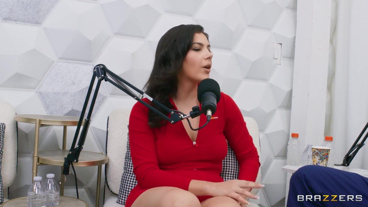 Brazzers – Valentina Nappi Takes Two Cocks After Podcast
