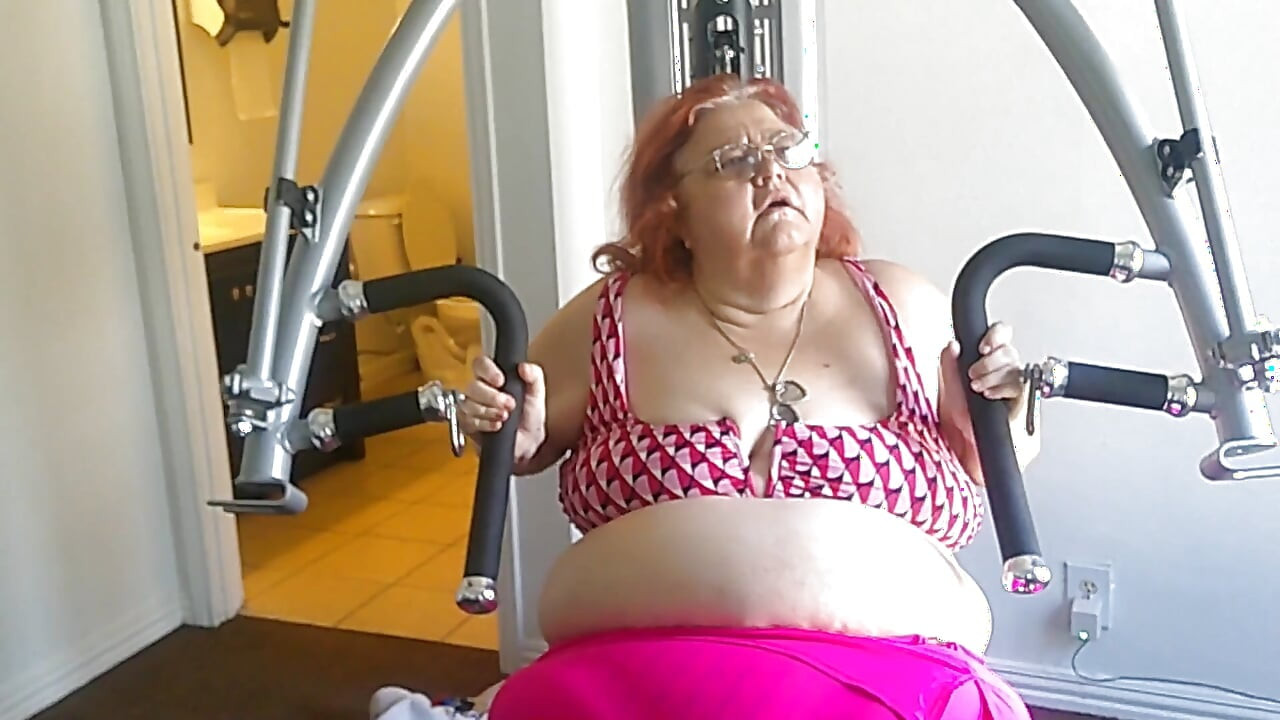 La Enfermera De Gran Belleza Vicki Está Haciendo Ejercicio En El Gimnasio - Parte 1