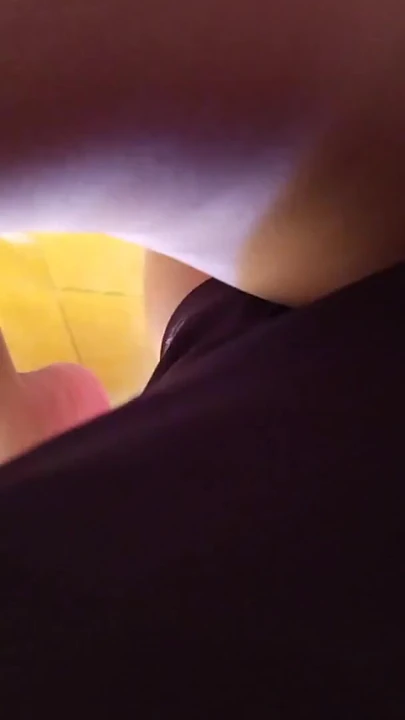 难忘的时刻“我来自农村的朋友和她的男朋友说话，而我操她，她是一个真正的荡妇”